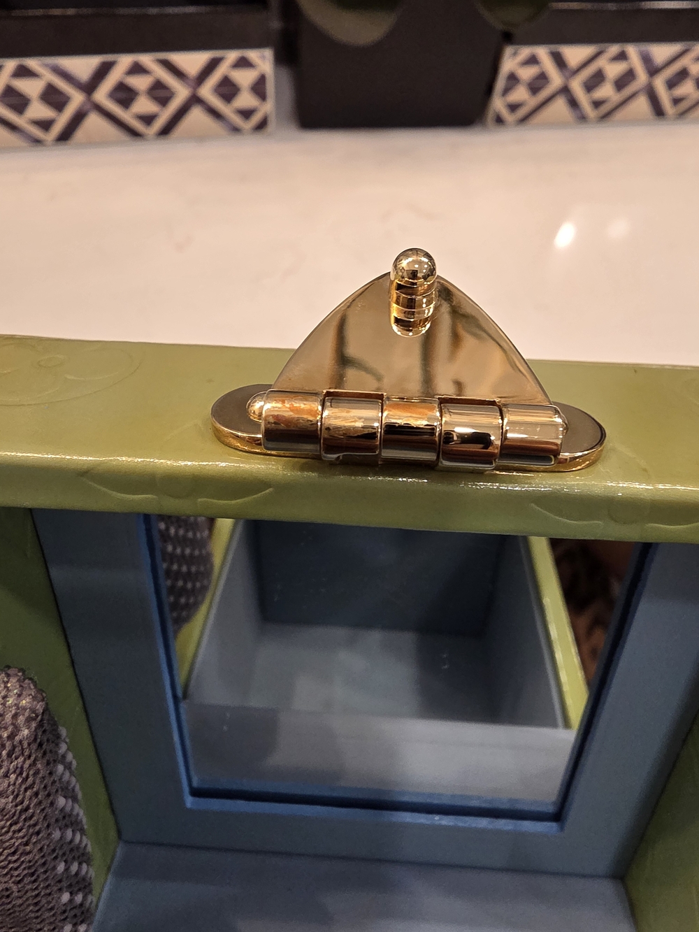 Louis Vuitton Green Monogram Vernis Leather Bleecker Box - Picture 14 of 17